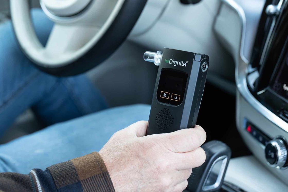 Driver taking a Dignita interlock from its mount